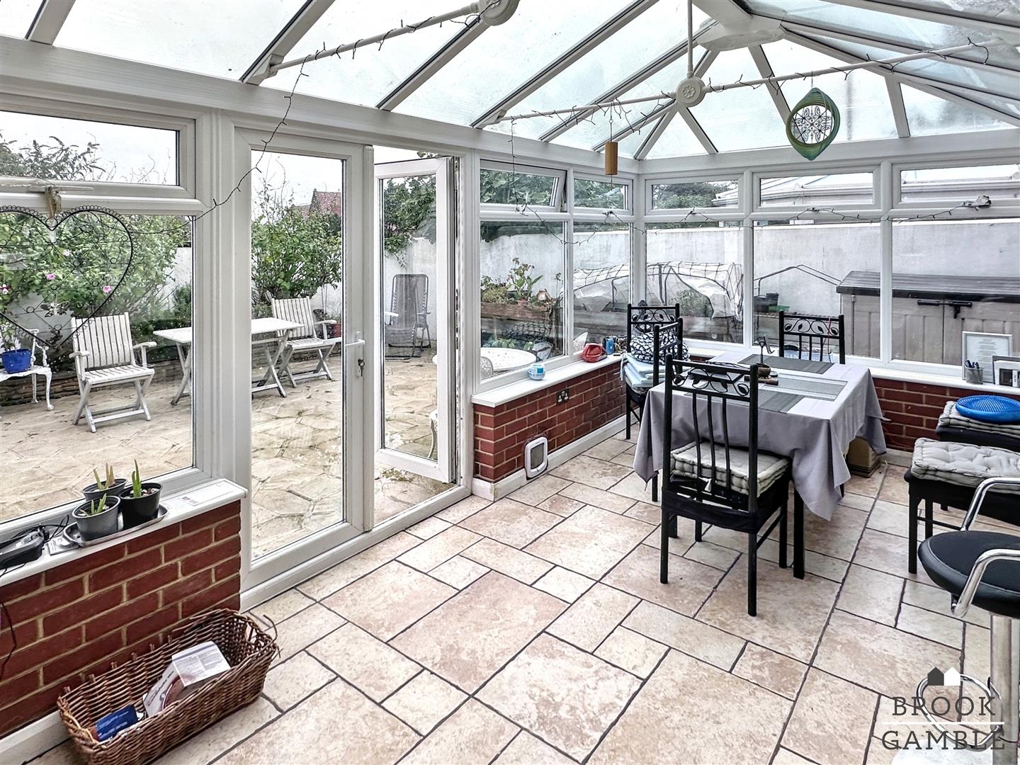 5 Bedroom House - Semi-Detached. Cliff Road in Eastbourne, East Sussex 6